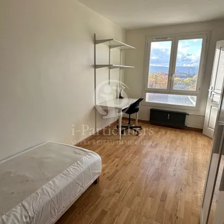 Rent this 4 bed apartment on 1 Place de la Liberté in 26000 Valence, France