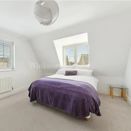 Image 6 - Rawlings Close, London, BR3 3GP, United Kingdom - House for sale