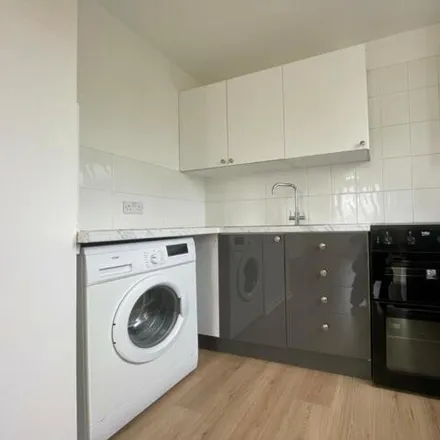 Image 2 - Stratford Place, Bishopstoke, SO50 4NB, United Kingdom - Apartment for rent