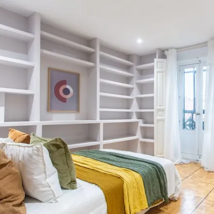Rent this 7 bed room on txirimiri in Calle de Ferraz, 38
