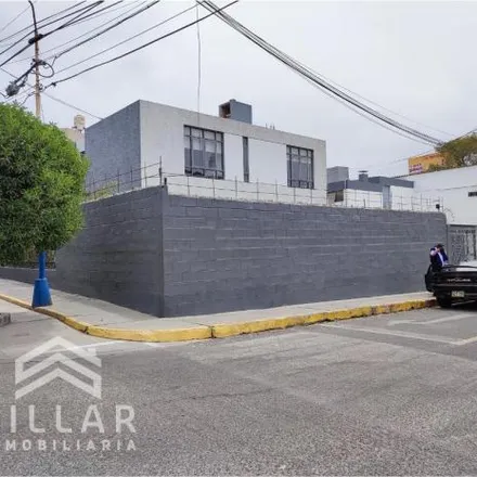 Rent this 4 bed house on Institución educativa inicial Internacional Peruano Britanico in Urbanización Valencia, Yanahuara