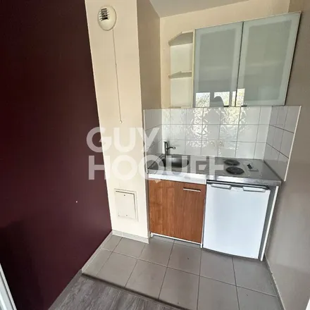 Rent this 1 bed apartment on Avenue des Violettes in 93370 Montfermeil, France