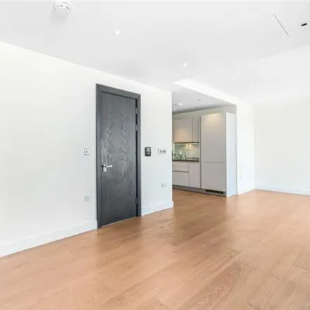 Image 7 - The Cascades, Sopwith Way, London, SW11 8NS, United Kingdom - Room for rent