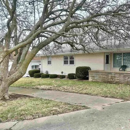 Buy this 3 bed house on 401 Park Court in Canton, IL 61520