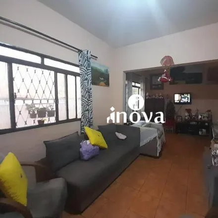 Buy this 5 bed house on Rua Evaristo da Veiga in Mercês, Uberaba - MG