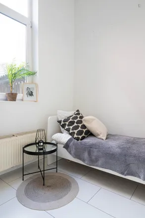 Rent this 3 bed room on De Heemstraat 2 in 2525 EK The Hague, Netherlands