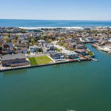 Image 2 - 215 Scott Drive, East Atlantic Beach, Hempstead, NY 11509, USA - House for sale