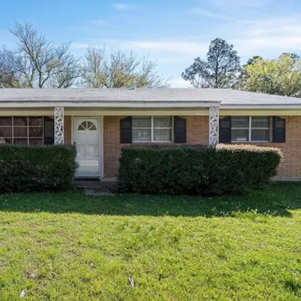 Buy this 3 bed house on 464 Rosedale Drive in Gainesville, TX 76240