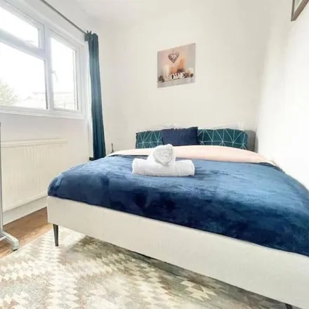 Rent this 3 bed apartment on London in N7 8DJ, United Kingdom