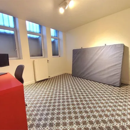 Rent this 3 bed apartment on Place Van Meyel - Van Meyelplein 24 in 1040 Etterbeek, Belgium