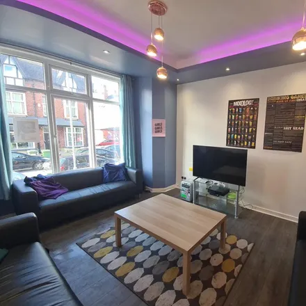 Rent this 7 bed house on 55 Brudenell Mount in Leeds, LS6 1HT