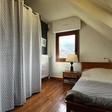 Rent this 4 bed house on 56700 Sainte-Hélène