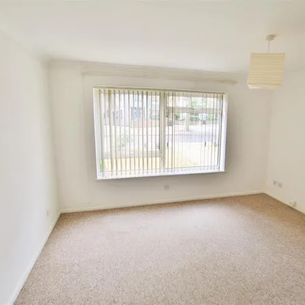 Image 2 - Elm Road, Leigh on Sea, SS9 1SH, United Kingdom - Apartment for rent