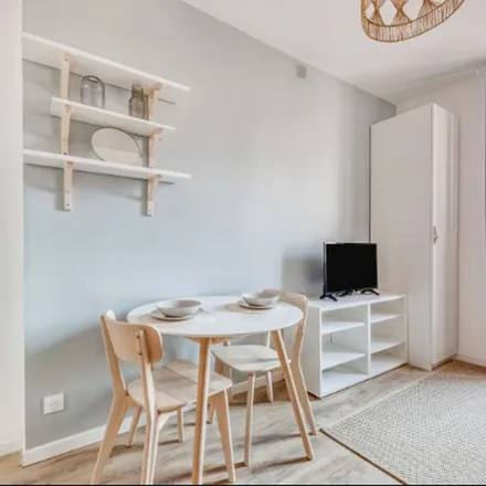 Rent this 2 bed apartment on 33 bis Cours Docteur Jean Damidot in 69100 Villeurbanne, France