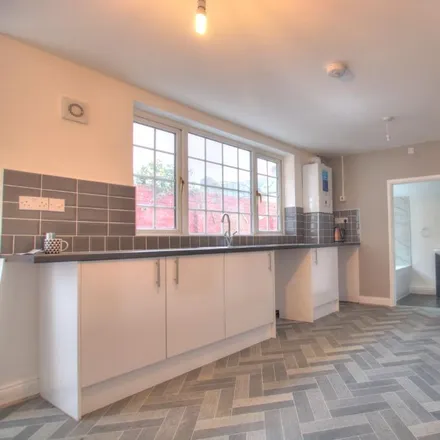 Rent this 5 bed townhouse on Tunstall Terrace in Sunderland, SR2 7AG
