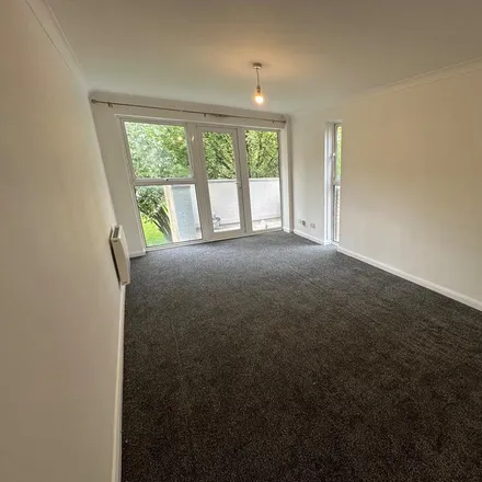 Image 1 - Kenelm Court, Coventry, CV3 4HB, United Kingdom - Apartment for rent