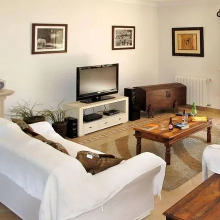 Rent this 4 bed townhouse on Faro
