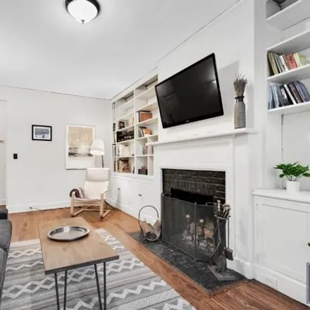 Image 2 - 333 East 41st Street, New York, NY 10017, USA - Apartment for sale