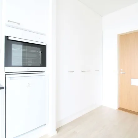 Rent this 1 bed apartment on Metsolantie 77 in 04430 Järvenpää, Finland