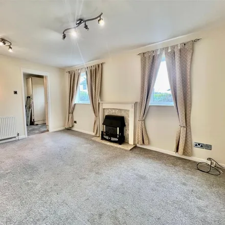 Image 2 - Kings Meadow View, Wetherby, LS22 7FX, United Kingdom - Townhouse for rent