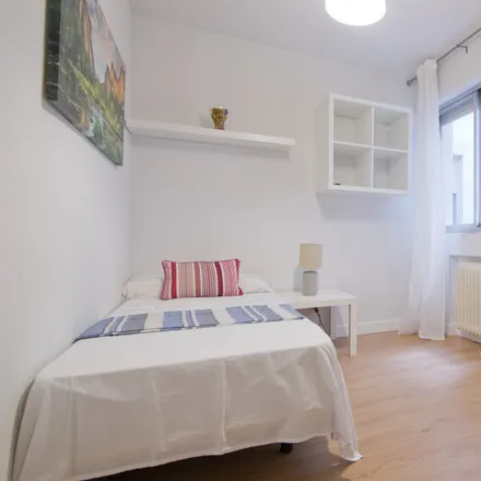 Rent this 5 bed room on Glorieta de Jesús Rodríguez Magro in 28803 Alcalá de Henares, Spain