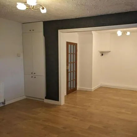 Rent this 3 bed duplex on Sefton Avenue in London, HA3 5EY