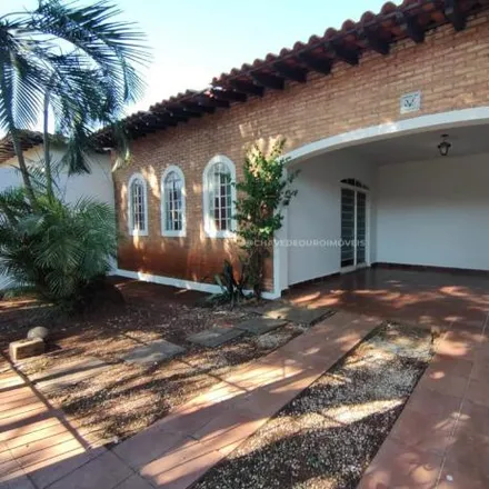 Rent this 3 bed house on Rua Tancredo Neves in Santa Marta, Uberaba - MG