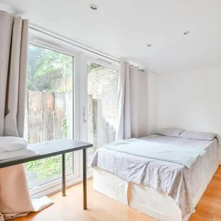 Image 2 - Hereford Road, London, W3 9JN, United Kingdom - Apartment for sale