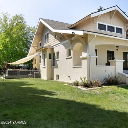 Buy this 5 bed house on 2530 Summitview Avenue in Yakima, WA 98902