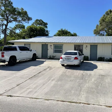 Image 3 - 809 King Orange Drive, Fort Pierce, FL 34982, USA - Duplex for sale