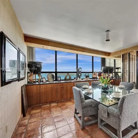 Image 3 - 11113 Biscayne Boulevard, Courtly Manor, North Miami, FL 33181, USA - Condo for sale