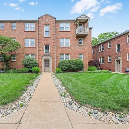 Buy this 1 bed condo on 881 Westwood Drive in Clayton, MO 63105