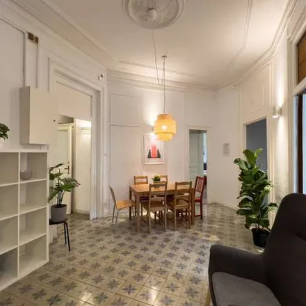 Rent this 7 bed apartment on Kivet Clíniques Veterinàries in Carrer d'Aribau, 08001 Barcelona