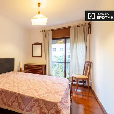 Rent this 2 bed room on Impasse B3 à Rua Alfredo Ferraz in 1600-003 Lisbon, Portugal