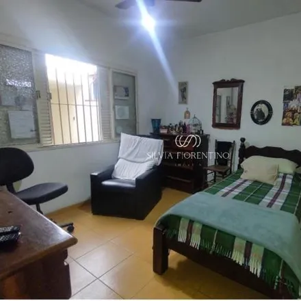 Buy this 3 bed house on Avenida Alexandre Fleming in Cavarucanguera, Taubaté - SP