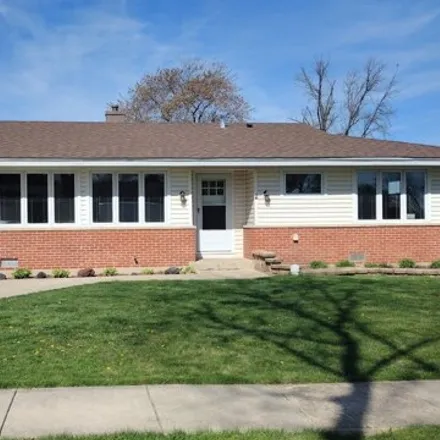 Rent this 3 bed house on East Higgins Road in Elk Grove Village, IL 60124