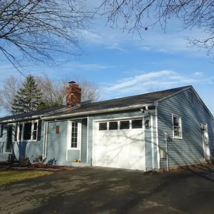 Rent this 3 bed house on 135 Cambridge Dr in Glastonbury, Connecticut