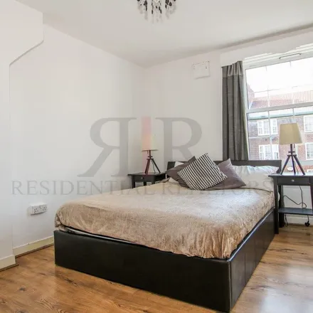 Rent this 3 bed apartment on Smeaton Court in 50 Rockingham Street, London