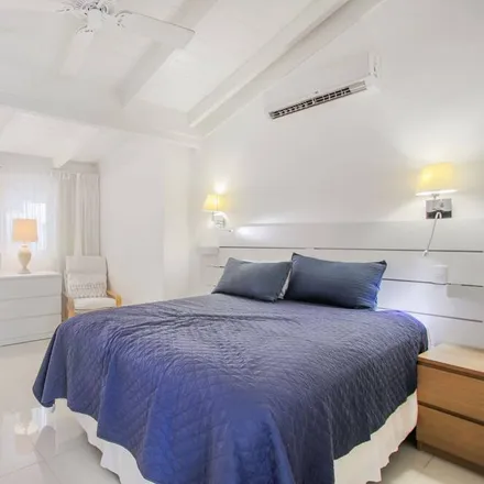 Rent this 3 bed house on La Romana