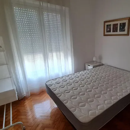 Rent this 3 bed room on Leads Pizza in Rua General Justiniano Padrel 17A, 1170-041 Lisbon