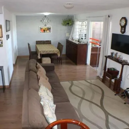 Buy this 5 bed house on Rua Hassan Mohamed Raad 29 in Barreirinha, Curitiba - PR