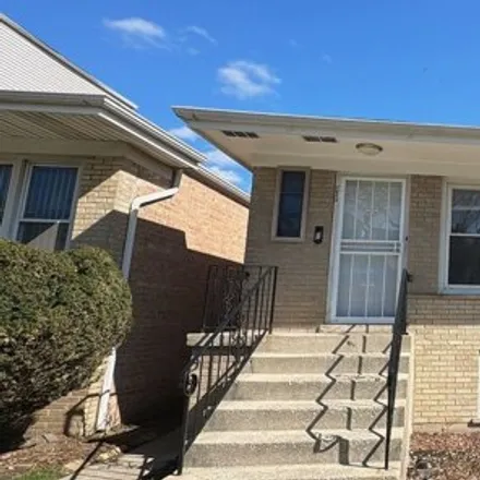 Rent this 3 bed house on 4643 South Spaulding Avenue in Chicago, IL 60632