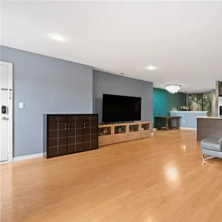 Image 2 - 338 Weatherly Place, New York, NY 11356, USA - Condo for sale