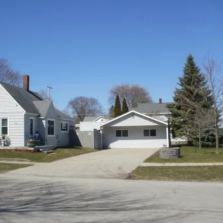 Buy this 2 bed house on 309 East State Street in Cheboygan, MI 49721