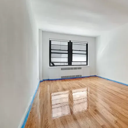Rent this studio apartment on 162 E 55th St