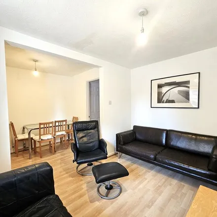 Rent this 4 bed townhouse on 9-14 Heddington Grove in London, N7 9SY