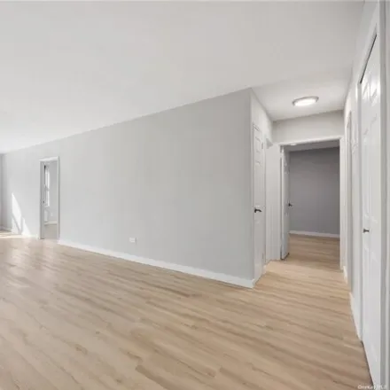 Image 5 - 140-11 33rd Avenue, New York, NY 11354, USA - Apartment for sale