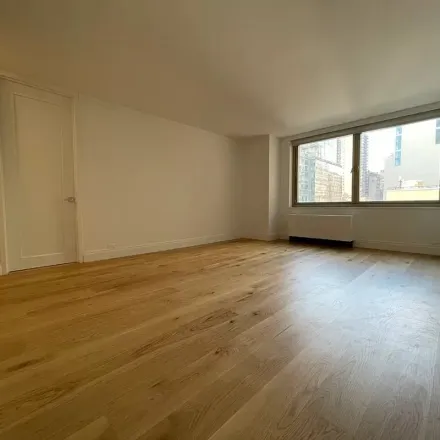 Image 6 - Fairway Market, 240 East 86th Street, New York, NY 10028, USA - Apartment for rent