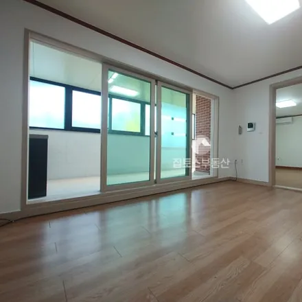 Rent this 1 bed apartment on 서울특별시 강남구 역삼동 690-28