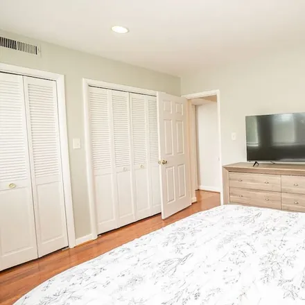 Rent this 3 bed apartment on Arlington County in Virginia, USA